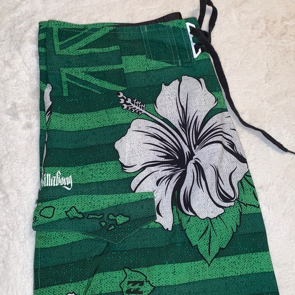 Size 34 Billabong Zero Gravity Platinum Stretch